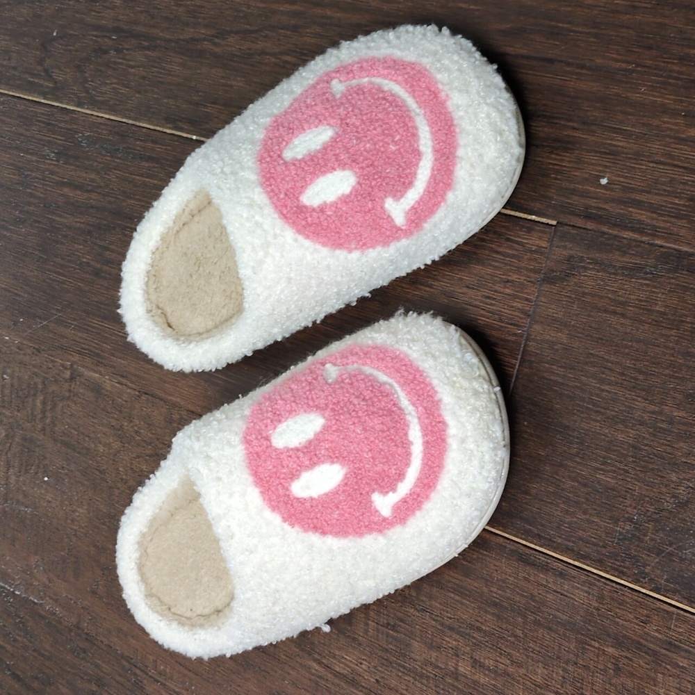 Girls Smiley Face Slippers Size 1